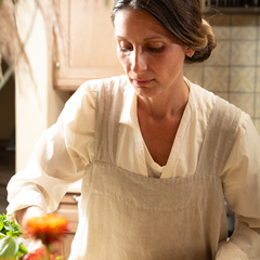 Logo Professional / Clean / Woman-owned Kitchen